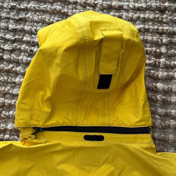 Performance GORE-TEX Cycling Jacket – Men’s Large-Yellow/black – Made in Canada - Picture 6 of 10